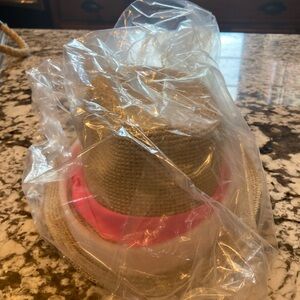 Lilly Pulitzer pool side hat Prosecco Pink Side pink bow new in package. $58